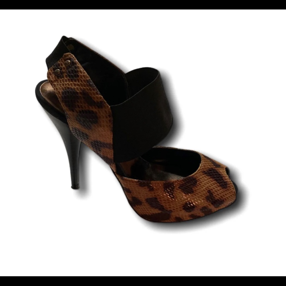 Vera Wang Cheeta Pumps. Size 8.5